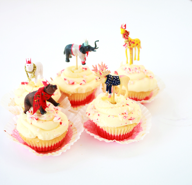 DIY | Wintery Animal Cupcake Toppers from casinositekor.highwallsblog.com