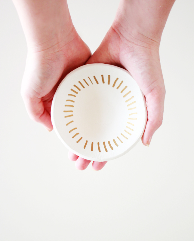 DIY | Clay Ring Bowl by casinositekor.highwallsblog.com for Drifter & the Gypsy