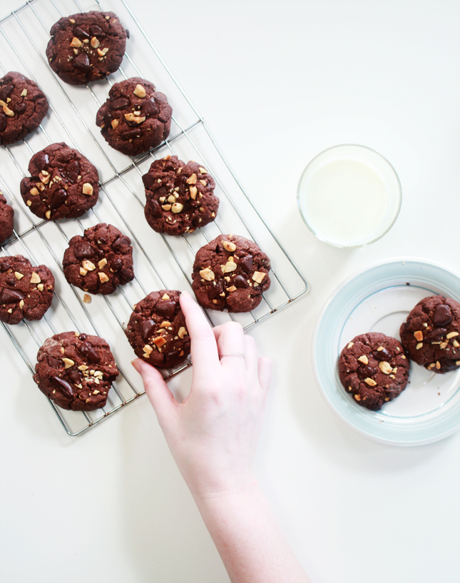 RECIPE | Dark Chocolate & Peanut Butter Cookies | casinositekor.highwallsblog.com