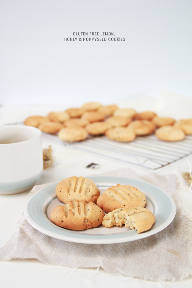 GLUTEN FREE Lemon, Honey & Poppy Seed Cookies | Recipe from casinositekor.highwallsblog.com