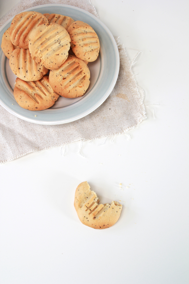 GLUTEN FREE Lemon, Honey & Poppy Seed Cookies | Recipe from casinositekor.highwallsblog.com