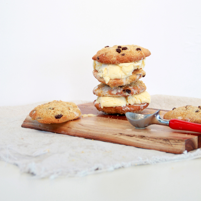 Chocolate Chip Crumb Cookie Ice Cream Sandwiches! WOW! | casinositekor.highwallsblog.com