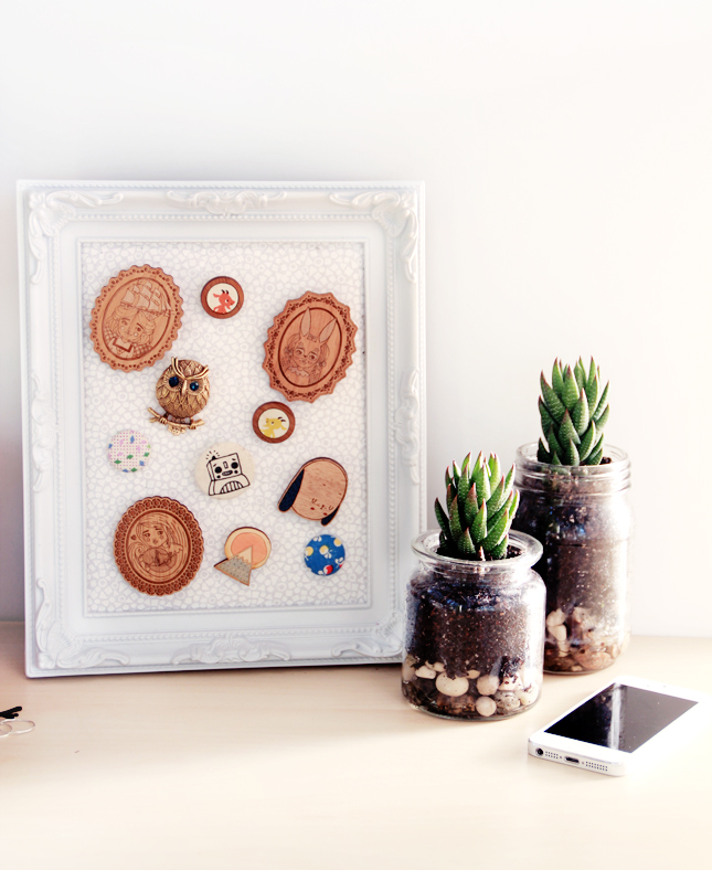 Got a collection of brooches hiding away in the bottom of your jewellery box? Why not display them with this easy DIY | casinositekor.highwallsblog.com 