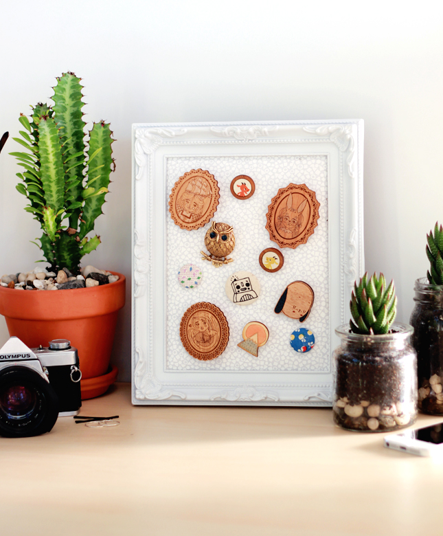 Got a collection of brooches hiding away in the bottom of your jewellery box? Why not display them with this easy DIY | casinositekor.highwallsblog.com 