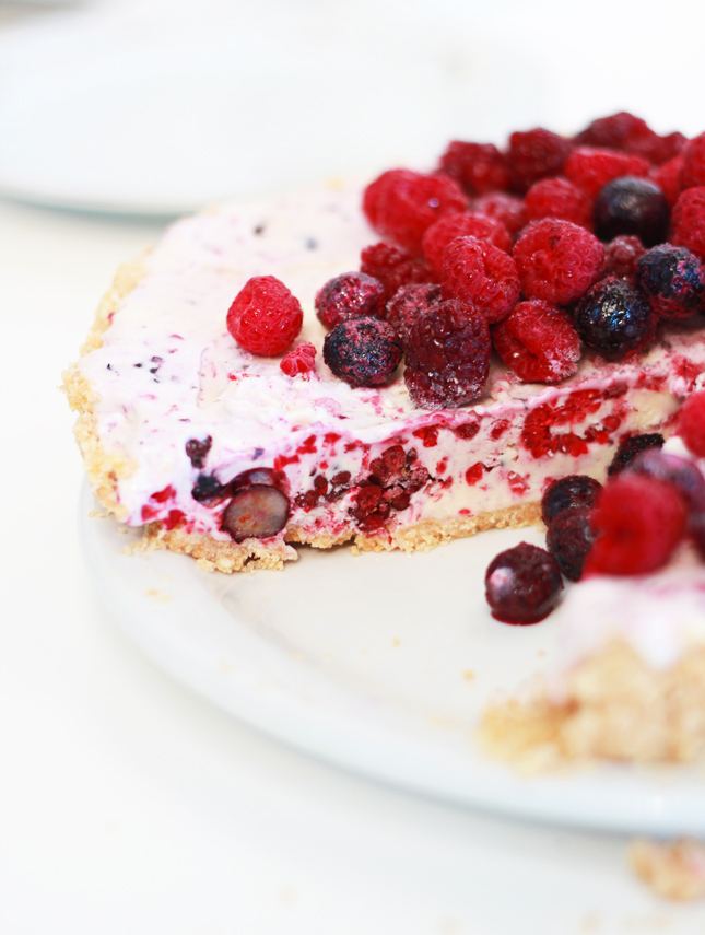 Mixed Berry Ice Cream Pie | casinositekor.highwallsblog.com