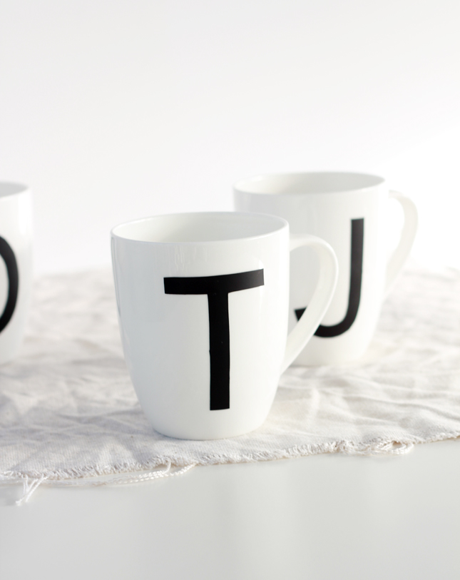 Make your own Monogrammed Mugs (click for the full steps) | casinositekor.highwallsblog.com