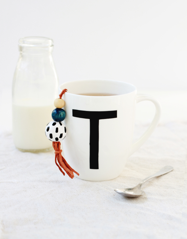 Make your own Monogrammed Mugs (click for the full steps) | casinositekor.highwallsblog.com