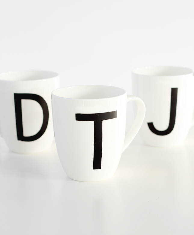 Make your own Monogrammed Mugs (click for the full steps) | casinositekor.highwallsblog.com