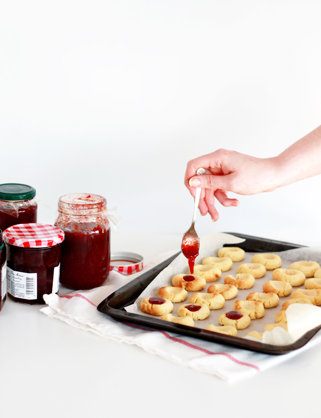 Thumbprint Cookies with Strawberry Jam | casinositekor.highwallsblog.com