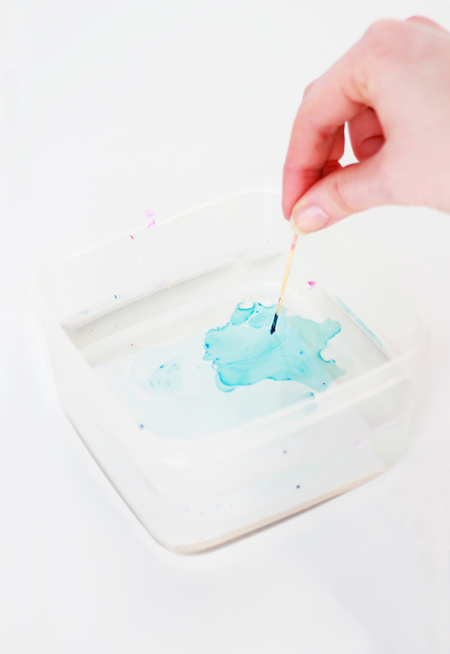 Make your own marbled watercolor coasters | highwallsblog.com