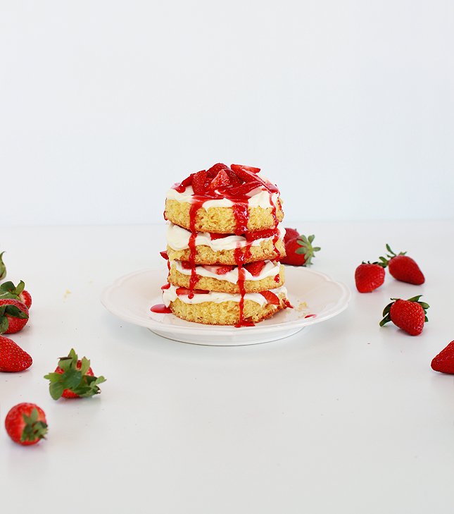 Strawberries and cream layer cake | casinositekor.highwallsblog.com