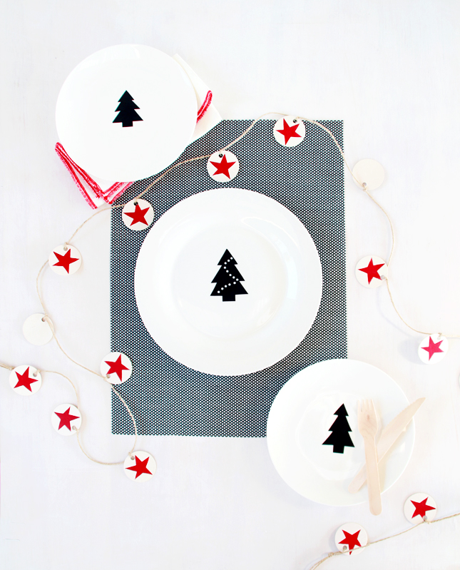 5 Minute Christmas Crafts: Makes these Christmas Tree Plate Decals (click through for the full tutorial)