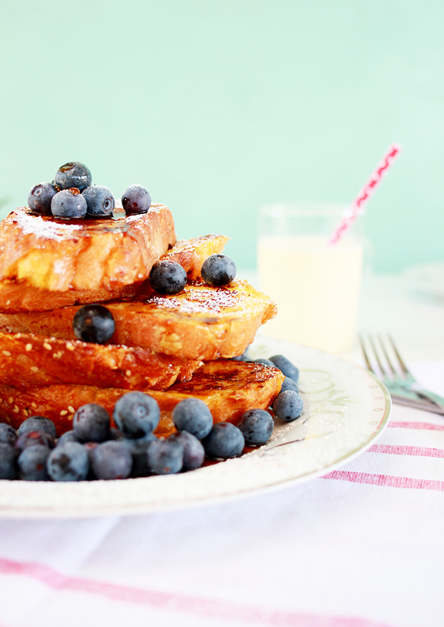 Enjoy a festive breakfast the RIGHT way, with a big helping of  Eggnog French Toast! (Click through for the full recipe)