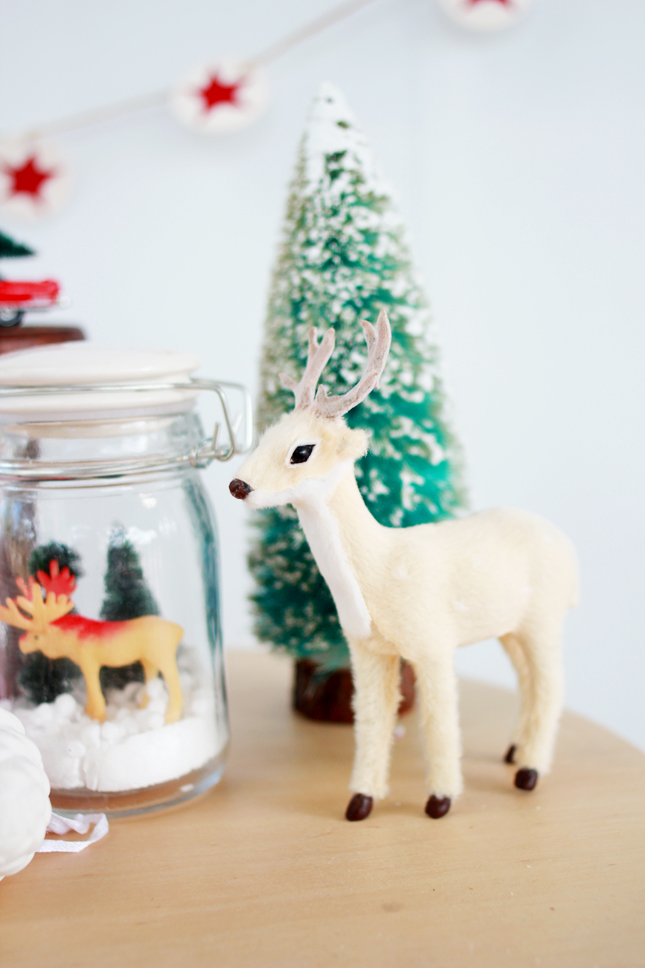 Short on space this Christmas? Can't fit a full sized tree? Why not make a pretty Christmas themed display instead? (Your presents need somewhere to live leading up to the big day!)