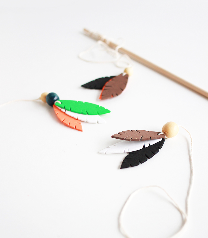 Entertain your feline friends: DIY Feathered Cat Toys | casinositekor.highwallsblog.com