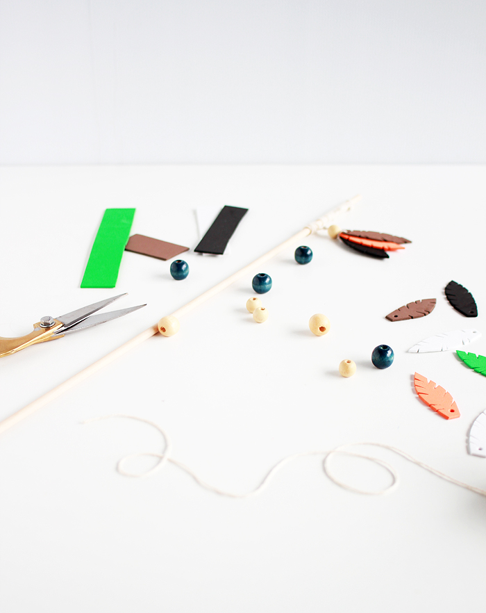 Entertain your feline friends: DIY Feathered Cat Toys | casinositekor.highwallsblog.com